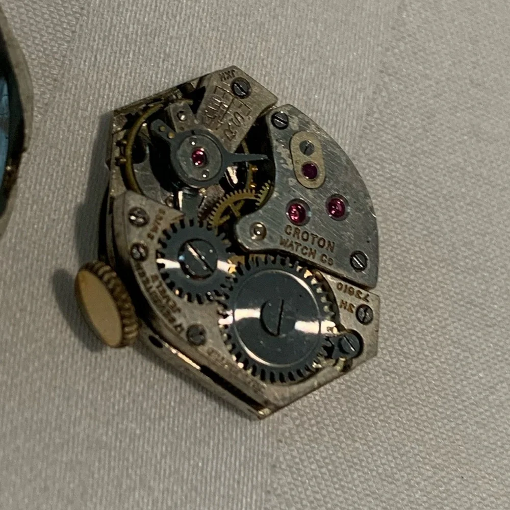 Vintage Women’s Croton 17 Jewels Swiss Wristwatch (Not Working)
